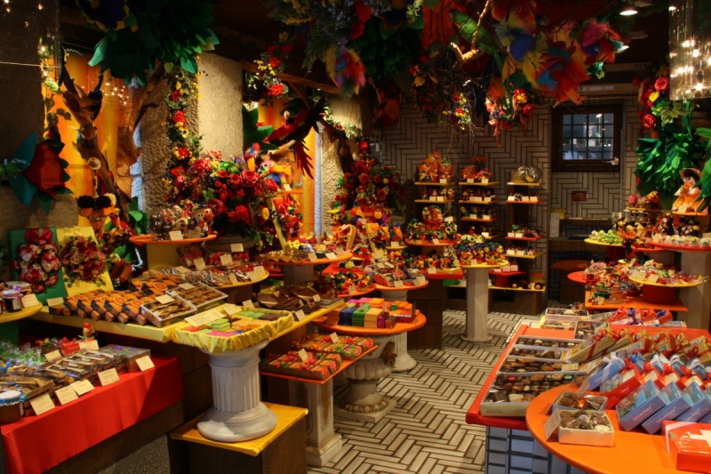 vente-ST ANTONIN DU VAR-min_candy_store_chocolate_shop_chocolate_switzerland-393515