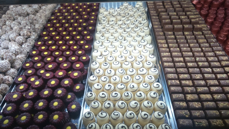 vente-ST ANTONIN DU VAR-min_chocolates_milk_chocolate_white_chocolate_truffles_candy_food_treat_cacao-1213769